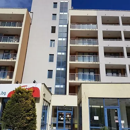 アパート Apartments